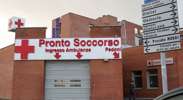 Maiolati Spontini, schianto contro un muretto: feriti mamma e due figli