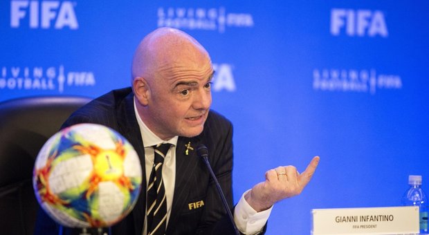Fifa, via libera temporaneo alle 5 sostituzioni