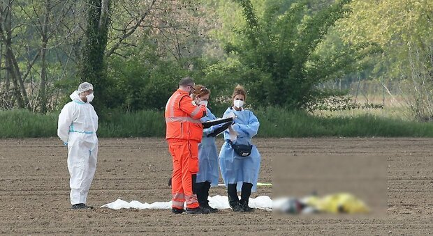 Paracadute non si apre, 60enne precipita in un campo e muore a Cremona