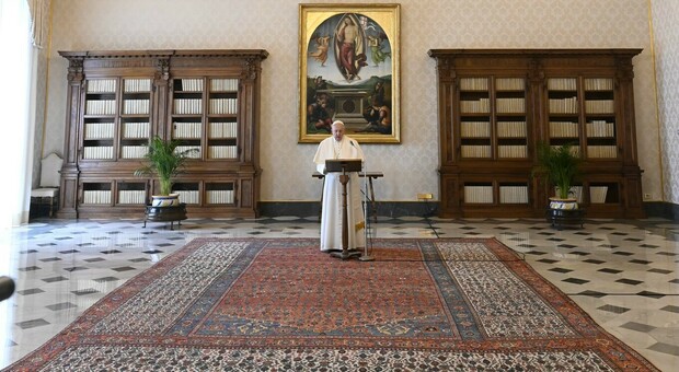 Vaticano, mini rimpasto in curia, Semeraro al posto di Becciu e al C-6 entra il cardinale del Congo