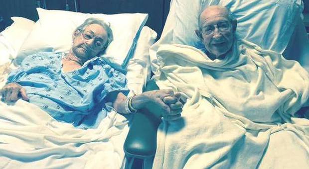Sposati da 70 anni, li ricoverano in due reparti diversi: ​l'ospedale li riunisce. "Non ce la facevamo più"