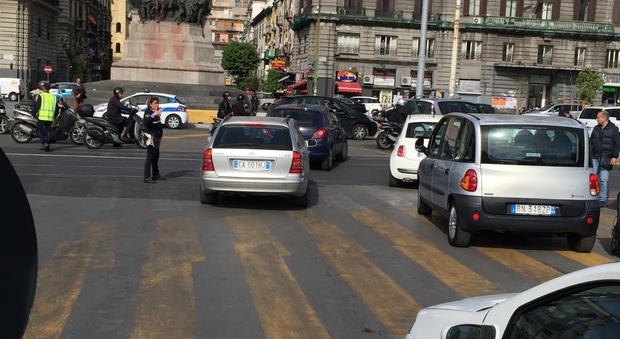 Napoli, cambiano i sensi di marcia in piazza Garibaldi: traffico in tilt