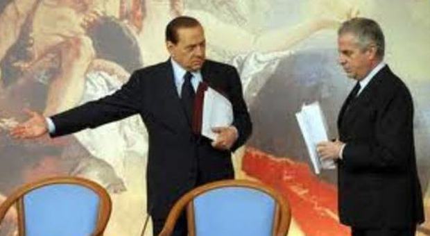 Bersani, gli auguri degli avversari, Berlusconi: «Un abbraccio a un rivale leale»
