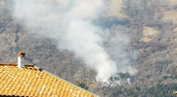 L'incendio a Costa di Aviano: c'è la mano del piromane