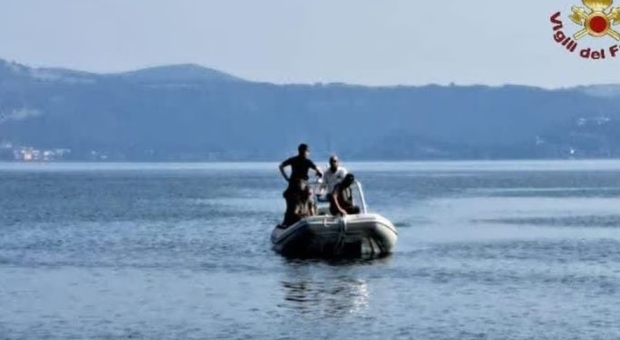 Ragazzo di 20 anni scomparso nel lago di Bracciano, continuano le ricerche