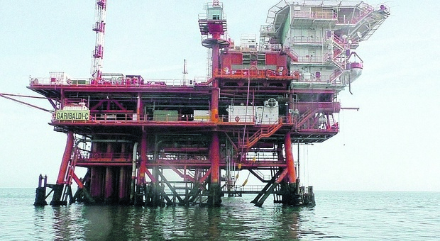 Una piattaforma per l'estrazione del gas in Adriatico