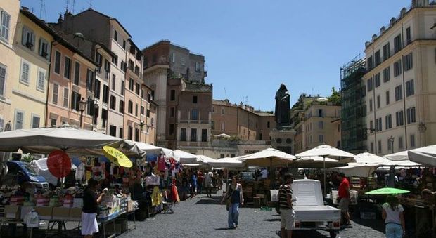 Roma, quale futuro per il mercato di Campo de' Fiori? La tradizione rischia di sparire