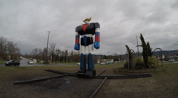 Una statua gigante di Ufo Robot difende la città: l'idea di un Comune francese