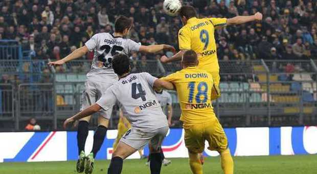 Calcio, il gol di Ciofani non basta: per il Frosinone solo un pari con lo Spezia: 1-1