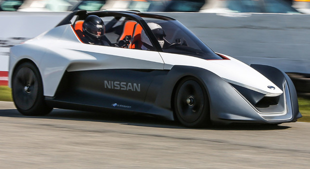 Prestazioni emozionanti per la Nissan BladeGlider: la velocità sfiora i 200 km/h, l accelerazione 0-100 è inferiore a 5 secondi
