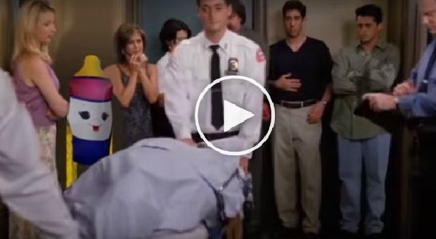 Friends, Chandler muore nel finale alternativo della serie -Guarda