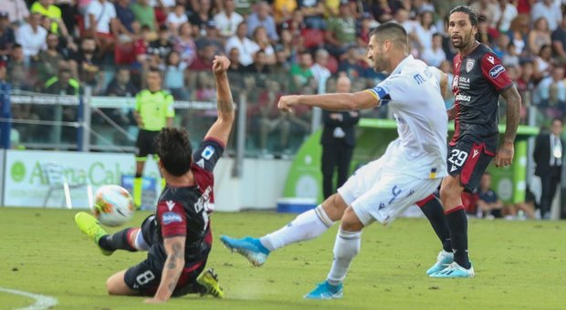 Faraoni risponde a Castro, Cagliari-Verona finisce 1-1