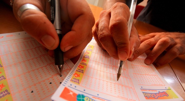 «Ho giocato per dieci anni al Lotto la stessa schedina: ora ho vinto 18 milioni di euro»