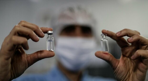 Lazio, vaccino antinfluenzale in ritardo: mancano 300mila dosi. Maxi-multa della Pisana