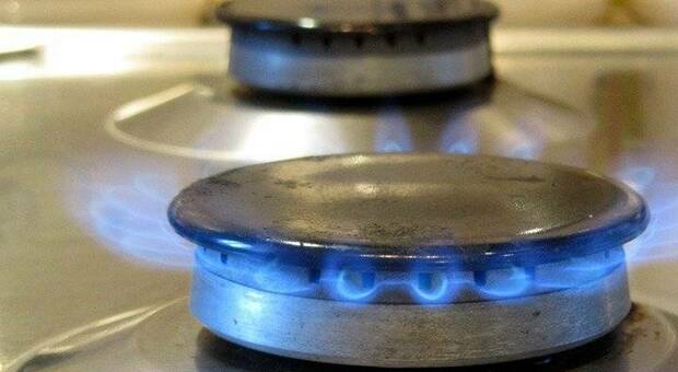 900 famiglie senza gas nel Napoletano: «Noi truffati, siamo coi fornelli elettrici»