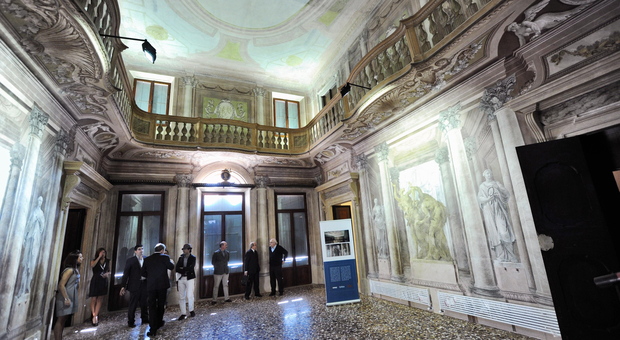 La sala centrale di Palazzo Angeli