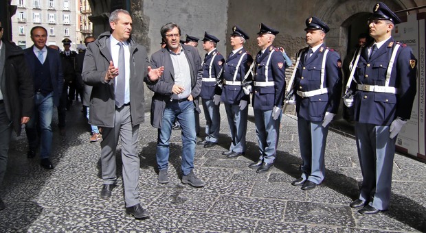 Allarme sicurezza a Napoli, de Magistris sfida Salvini: «Inutile annunciare altri poliziotti se poi non arrivano»