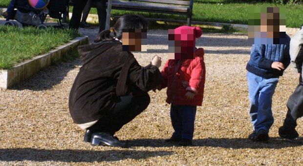 Baby sitter introvabili a Roma, raddoppiate le richieste e famiglie in difficoltà. Compenso a partire da 10 euro all'ora
