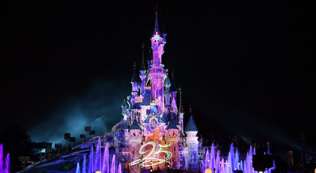 Disneyland Paris riapre dopo otto mesi di chiusura: mascherine obbligatorie per i visitatori dai 6 anni in su
