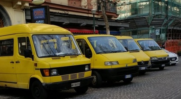 Scuolabus a Napoli senza revisione e assicurazione: raffica di multe