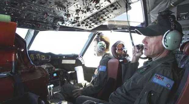 L'equipaggio di un velivolo australiano a caccia dell'aereo scomparso