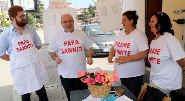 «No all'impianto rifiuti», il vescovo indossa la maglia «Papà sanniti»