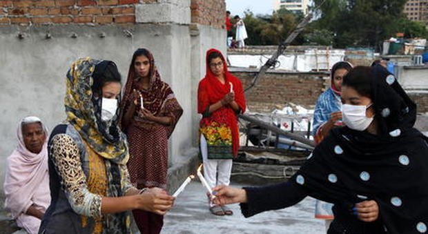 Coronavirus, preghiera interreligiosa mondiale ma in Pakistan gli aiuti non vanno ai cristiani