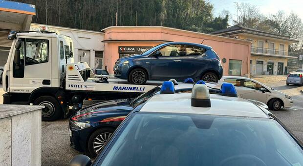L'auto recuperata dai carabinieri