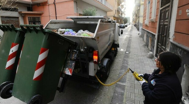 Un camion per la raccolta dei rifiuti