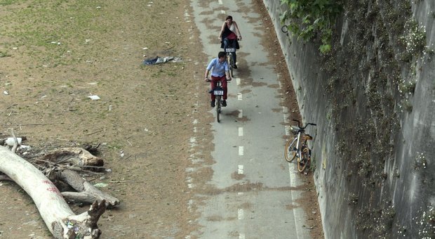Da Roma al mare sulle ciclabili lungo il Tevere: domani il Fiumicino Bike Day, più sicurezza l'obiettivo della manifestazione