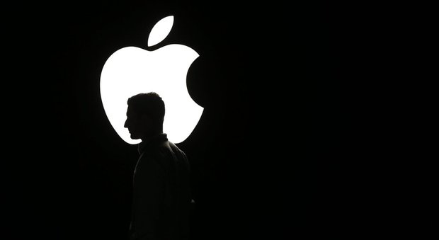 Apple: «Sbloccare l'iPhone metterebbe a rischio la privacy di milioni di persone»
