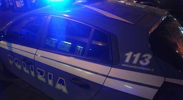 Polizia arresta ladro seriale di auto, inseguimento in via Stadera