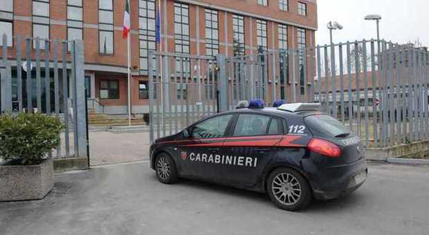 Uomo trovato morto carbonizzato vicino ad un supermercato, orrore in centro ad Asti