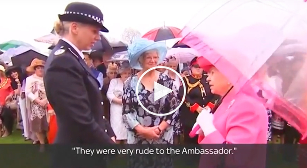 Buckingham Palace, gaffe della regina Elisabetta: «Cinesi maleducati»
