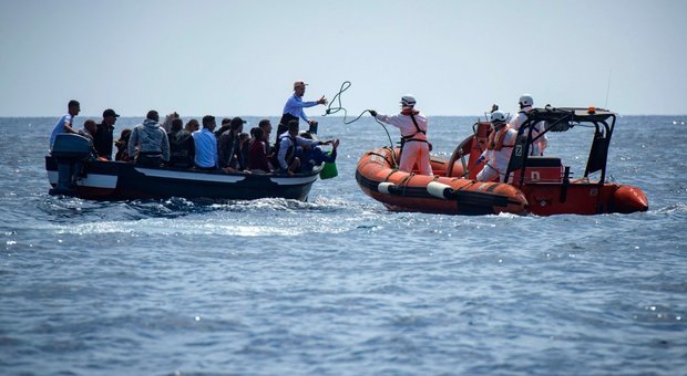 Migranti, tunisi frena sui rimpatri lampo: martedì vertice con il Paese africano sui charter