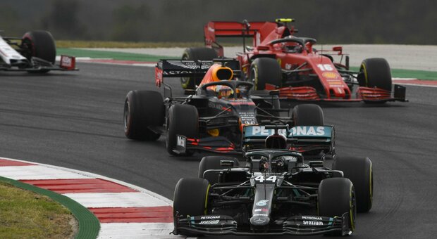GP Portogallo: trionfa Hamilton, il pilota più vincente nella storia della F1, Ferrari quarta