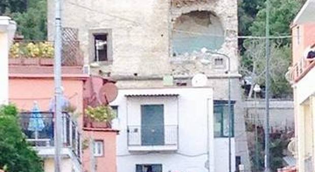 Soccavo, crolli a Torre dei Franchi: paura tra i residenti della zona