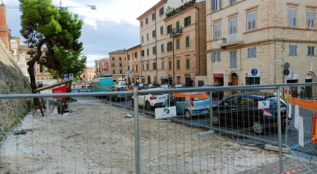 Viali Trieste e Don Bosco, lavori per i marciapiedi: a Macerata scattano i divieti