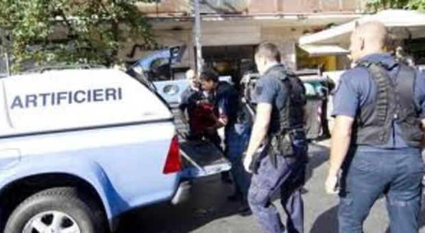 Falso allarme bomba in scuola elementare di Bra: 350 alunni evacuati, i carabinieri indagano