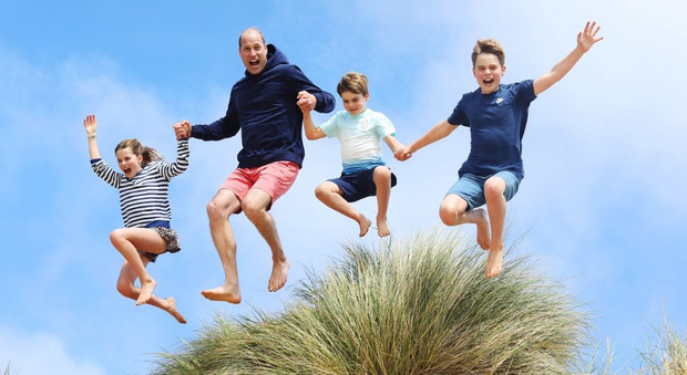 Kate Middleton e la foto scattata a William con i figli e pubblicata per il compleanno: «Ti amiamo, papà»