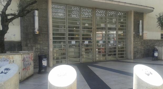 Stazione Cumana di Fuorigrotta: chiuso l'ingresso principale di via Giacomo Leopardi