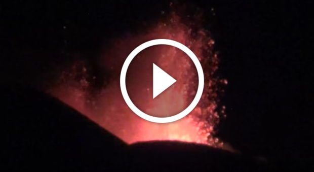 Etna, continua l'attività del vulcano (Youtube)