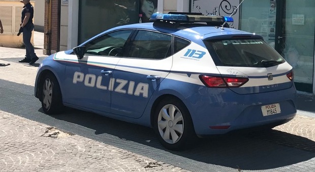 Ancona, banda del buco all'assalto dei tabacchi per soldi e grattini: due arrestati. Sono accusati di tre colpi