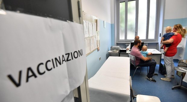 A Caserta termina il vaccino per la varicella, caos agli sportelli