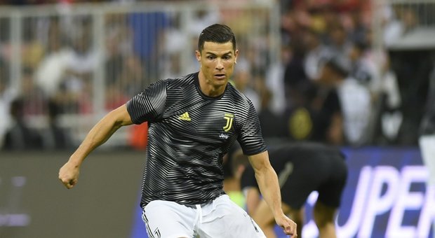 Supercoppa, invasione di un tifoso per un selfie con Cristiano Ronaldo