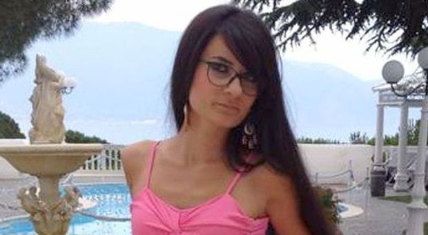 Terzigno, donna uccisa in strada: «Aveva già tentato di buttare Enza dal balcone»