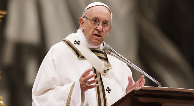 Papa Francesco lancia l'allarme usura: «Come un serpente strangola le vittime»