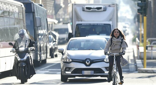 Roma, venerdì e sabato blocco parziale del traffico (oltre allo sciopero). Ecco chi non può circolare