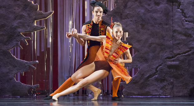 Una scena del nuovo “Schiaccianoci” proposto dal Balletto di Roma