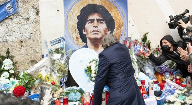 Bruno Conti ai Quartieri Spagnoli, omaggio commosso a Maradona